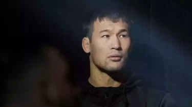 Наставник Рахмонова встал на защиту бойца