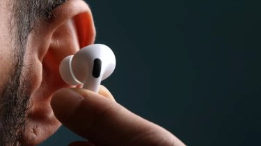 Новое обновление iPhone поможет с зарядкой наушников