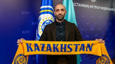 Тренер сборной Казахстане незаконно получал многомиллионную зарплату
