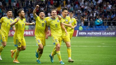 Казахстану подарят 100 футбольных полей от FIFA