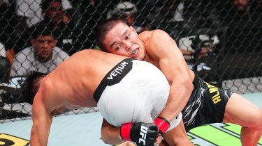 Асу Алмабаеву анонсировали чемпионский бой в UFC