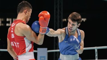 Казахстанский боксер проиграл узбекскому казаху в битве за золото