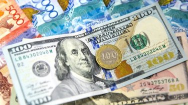 Доллар по 700: в Казахстане прогнозируют крупное падение тенге