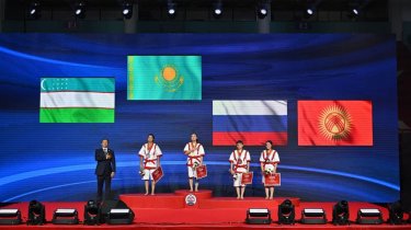 Головкин наградил победителей чемпионата мира по қазақ күресі среди военнослужащих