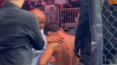 Легенда UFC Кормье поддержал казаха Идриса после поражения (видео)