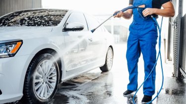 Когда нельзя мыть авто? Эксперт раскрыл опасность