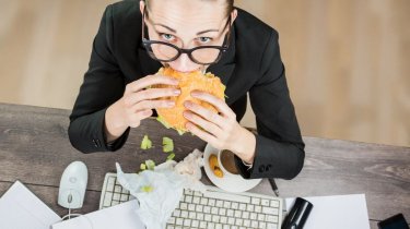 7 советов, как правильно питаться на работе