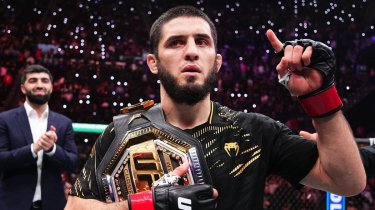 Официально: Ислам Махачев сразится за пояс UFC в весовой Рахмонова