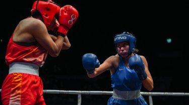 Казахстанская боксерша отправила в нокдаун Чемпионку Мира