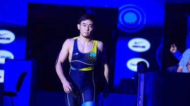 Узбекистанский казах разгромил казахстанца на ЧМ по борьбе