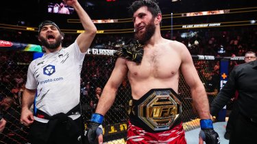 UFC предлагают избавиться от российского чемпиона