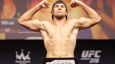Кто будет биться на UFC 320 с участием казахстанца Веретенникова: полный кард