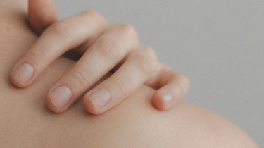 Можно ли заработать на продаже ногтей?