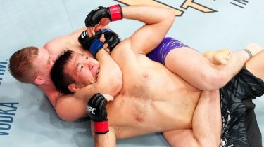 Шавкату Рахмонову «присудили» первое поражение в карьере