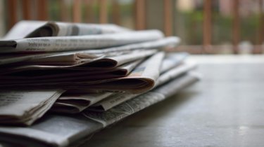 Старый способ сушить обувь газетами: миф или реальный лайфхак