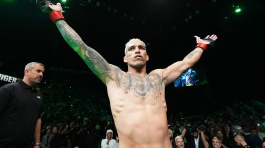 Чарльз Оливейра задушил Гамрота на турнире UFC в Рио
