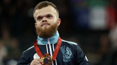 Триумфатор казахстанского спорта стал трехкратным чемпионом мира