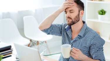 Восемь главных болезней офисных работников: как защитить здоровье за столом