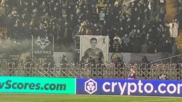 Баннер в память о Диасе Тулеу развернули на матче «Кайрат» – «Пафос»