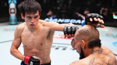 UFC исключил казахского бойца после провала
