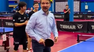 5-летний вундеркинд из Казахстана шокировал чемпиона мира (Видео)