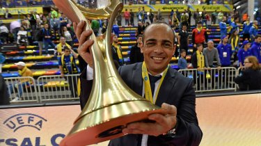 КФФ уволила главного тренера сборной Казахстана