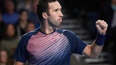 Казахстанский теннисист разгромил соперника и вышел в финал во Франции