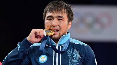 Елдосу Сметову вручили многомиллионный подарок