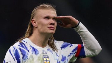 «Трогал за зад»: Холланд возбудился от итальянского футболиста