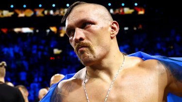 Александр Усик освободил титул абсолютного чемпиона мира по боксу