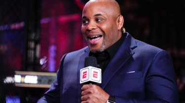 Легенда UFC предложил Махачеву бой с Рахмоновым