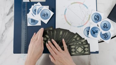 Гороскоп на 20 ноября: день, когда реальность может искажаться