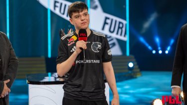 Киберспортсмен из Семея Данил Голубенко посетил матч «Барыса»