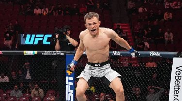 Казахстанец Бекзат Алмахан потерпел поражение от Топурии на UFC