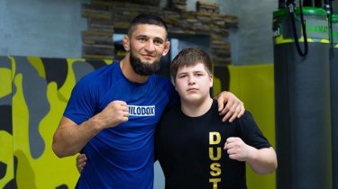 Хамзат Чимаев поздравил сына Кадырова