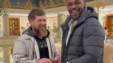 Бывший чемпион UFC Джонс рассказал, зачем приезжал к Кадырову