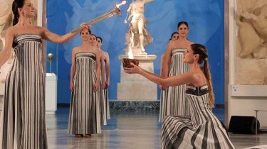 Олимпийский огонь зажжен: погода внесла коррективы в старт Игр-2026