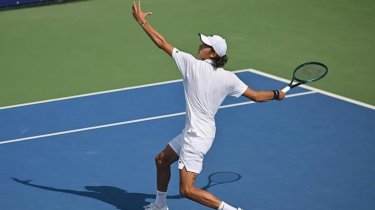 Амир Омарханов вышел в четвертьфинал турнира ITF в Тунисе