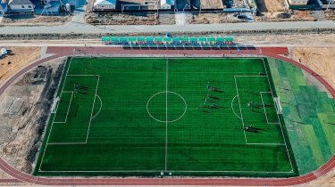Футбольный функционер Дидар Сыдыкбек открыл новое поле в Атырау