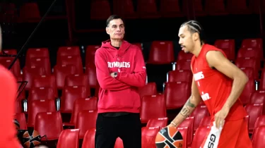 Матч «Олимпиакоса» и «Фенербахче» перенесли из-за затопления арены