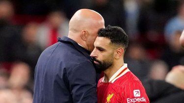 «Не уважает нас»: Салах и Ван Дейк выгоняют Арне Слота из клуба