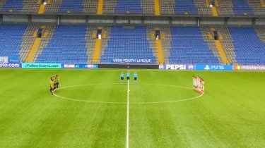 «Кайрат» и «Олимпиакос» почтили память Кирилла Кекера в матче Юношеской лиги