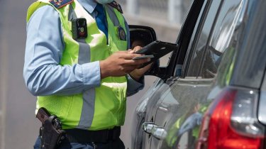 Новые штрафы за обгон и проезд по тротуарам в Казахстане