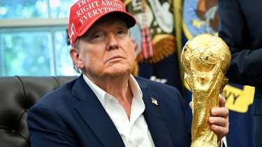 Дело о коррупции в ФИФА закрыли после награждения Трампа