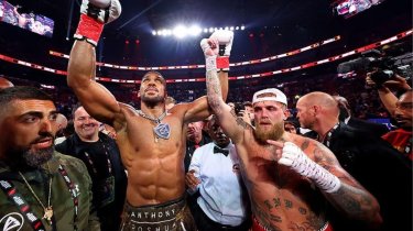 Джошуа сломал челюсть Полу, но едва не опозорился сам