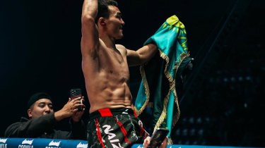 Заманбеков за раунд «усыпил» узбекского проспекта в битве за пояс NAIZA