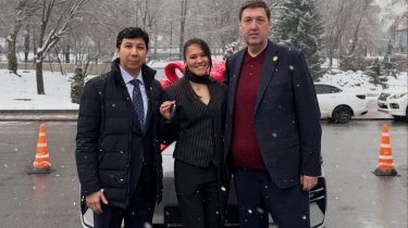 Алуа Балкибекова получила роскошный подарок от федерации бокса