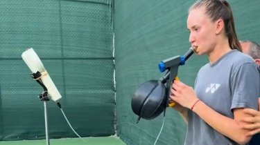 Рыбакина готова к Брисбену: появилось видео тренировок перед в Австралией