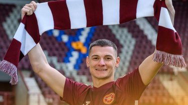 Ислам Чесноков официально присоединился к «Хартс»