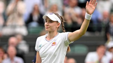 Елена Рыбакина вышла на корт против мужчины на Australian Open (Видео)